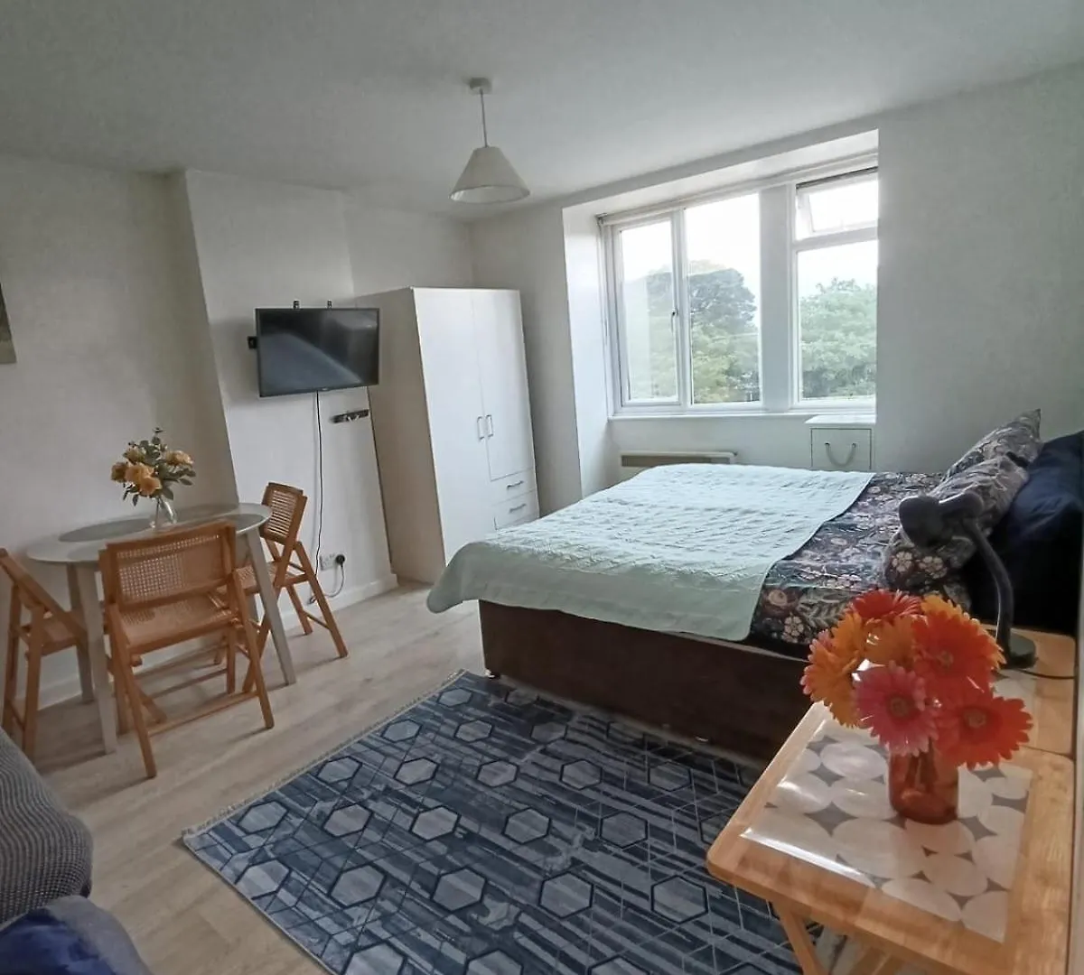 Close To Beach And Town Square Bournemouth Apartment